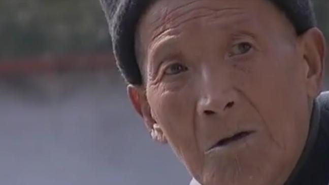 老人突然人体自燃烧成灰,老人自燃真实视频