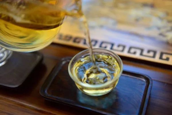 灵芝孢子粉空腹吃还是饭后吃最佳,灵芝孢子油是空腹吃还是饭后吃