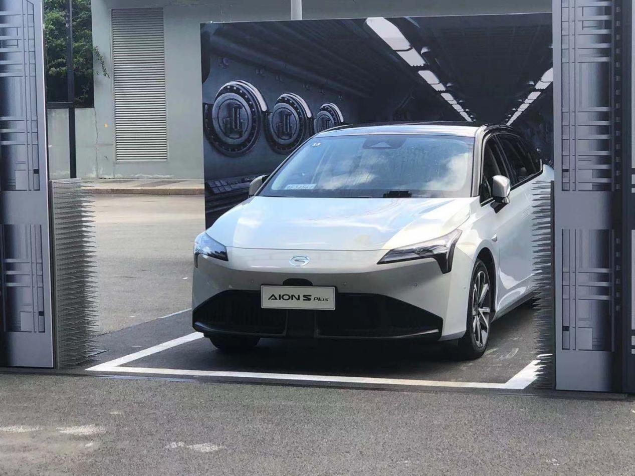 aionsplus全景天幕,广汽埃安aionsplus2022款