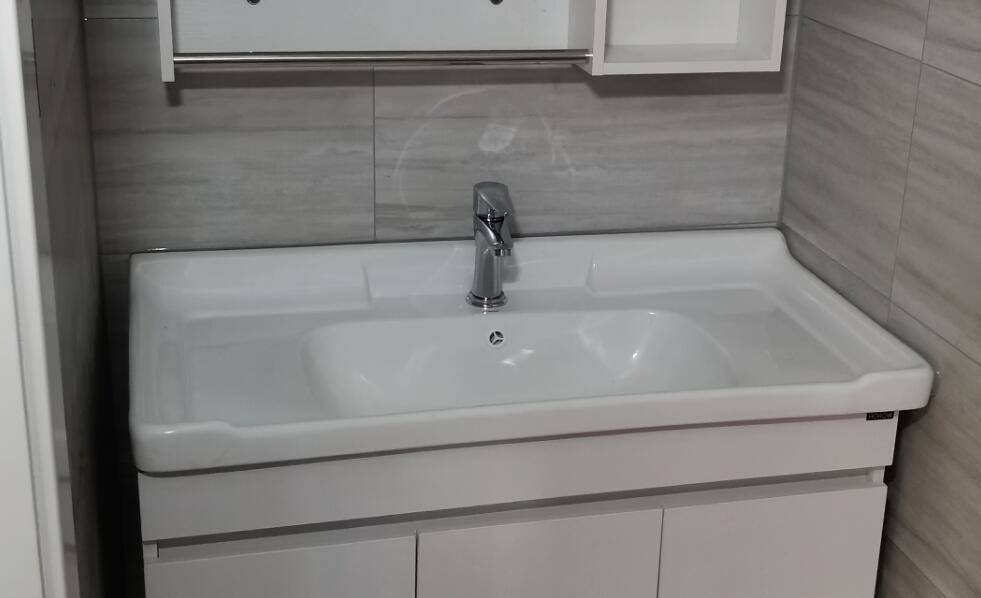 浴室柜选实木,浴室柜希箭和顾家哪个好