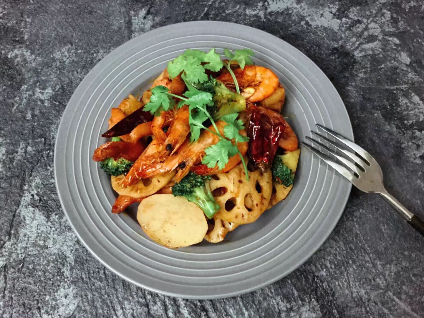 自己在家做麻辣香锅需要什么,自己在家做麻辣香锅都需要什么菜