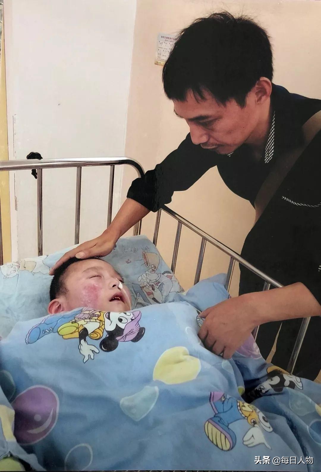 最小植物人的3256天，一位父亲的等待