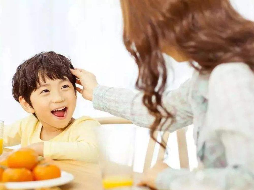 父母跟孩子说反话,老是说自己孩子坏话的父母