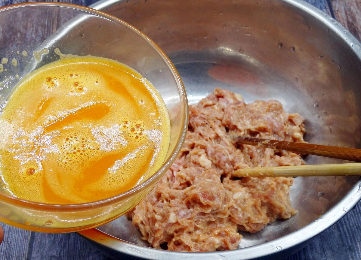 开馄饨店不会调馅，店主教你简单调馅方法，学会可以轻松开店