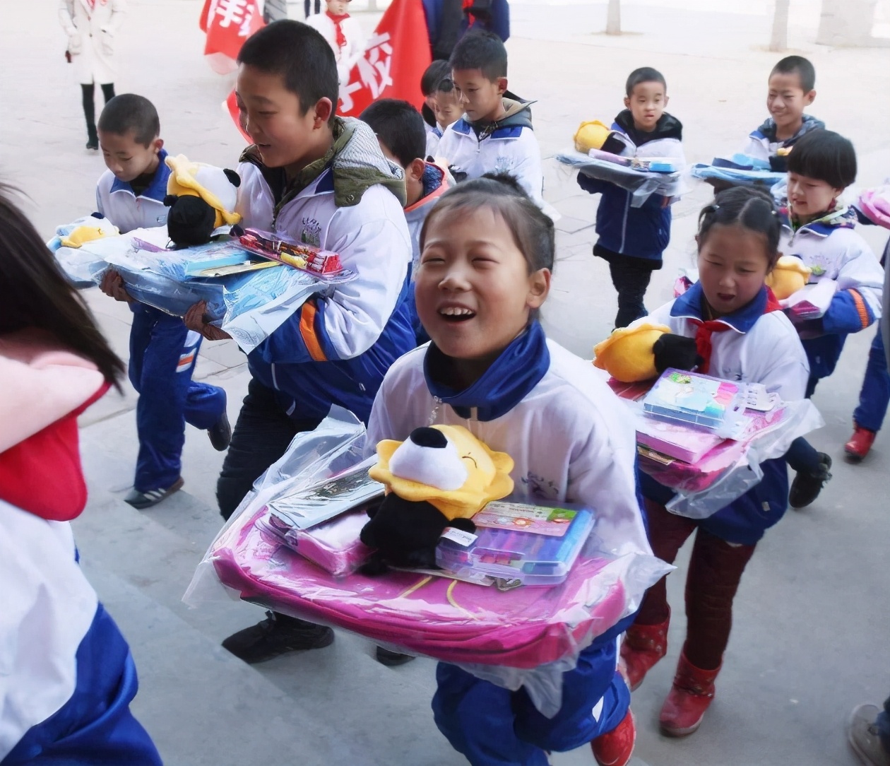 爸爸把孩子作业撕掉,爸爸把孩子的作业撕碎