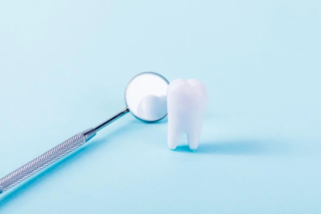 缺牙不补危害大种植牙请了解下,现代种植牙技术了解一下