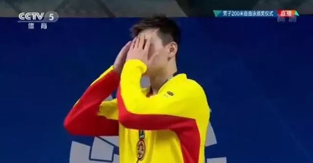 武磊拒绝签名,武磊拒绝在国旗上签名什么意思