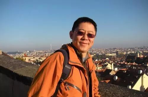 新氧|“医美行业第一股”上市，董事长邵珲辞任后去向何处