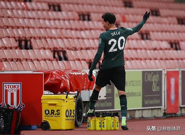 热刺5200万巨星翻天！当穆里尼奥面发飙，怒踢水瓶+看台碎念