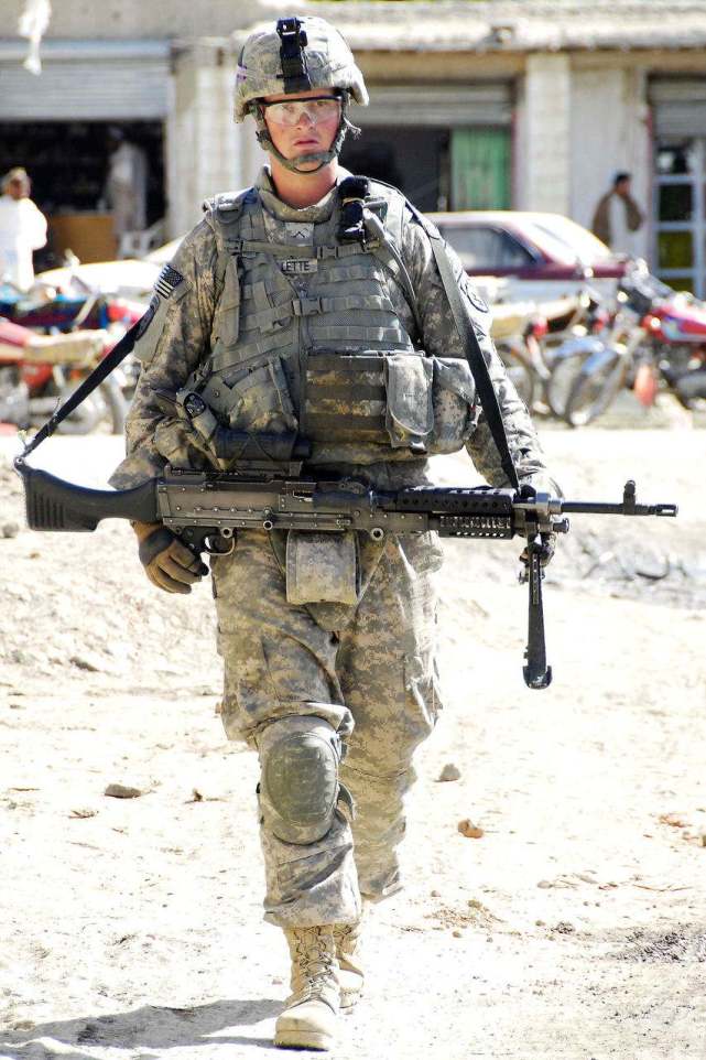 这位波兰老奶奶偶然发明了凯夫拉材料，从此防弹设备发生质的飞跃