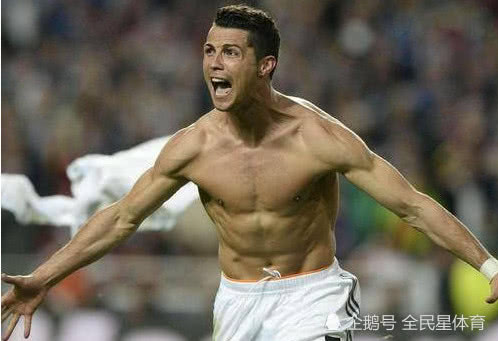 巴西猛女双腿夹爆哈密瓜，喊话C罗：你有我厉害，网友：活该单身