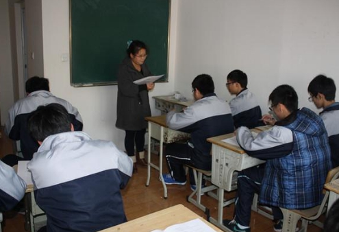 高中一定要上辅导班才能学好吗,高中生报辅导班好还是自学好