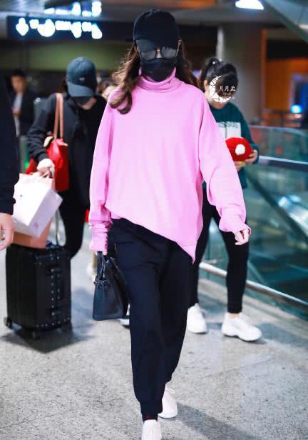 唐嫣穿薄荷绿色卫衣白色鞋,唐嫣爱马仕包包多少钱