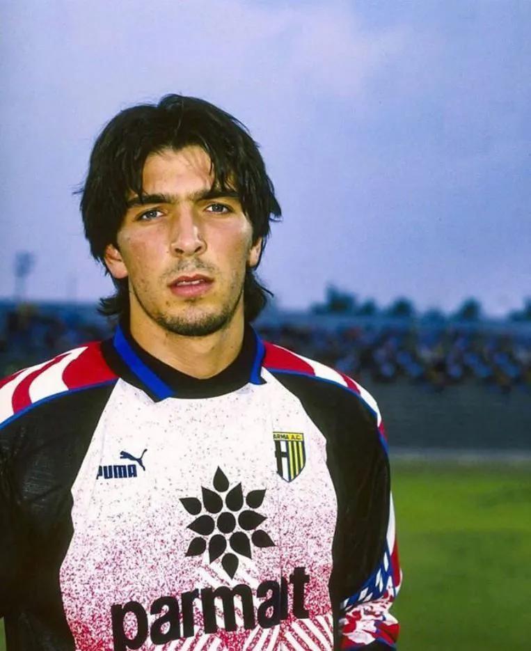 历史前50足坛巨星排名伊布,历史最伟大球员布冯