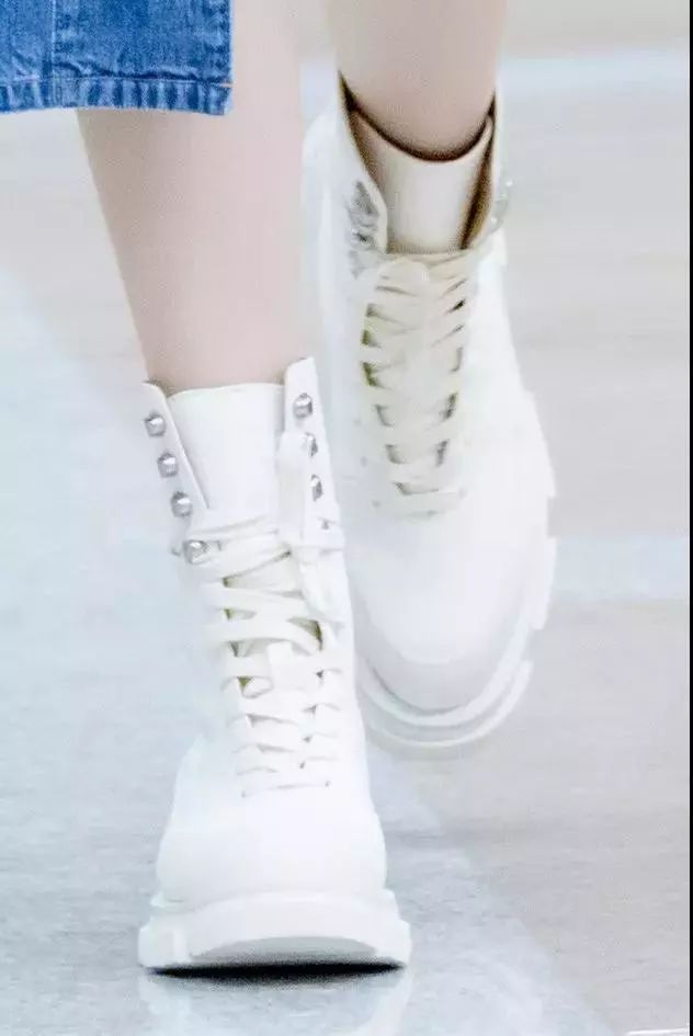 杨幂穿初恋鞋视频,杨幂潮鞋