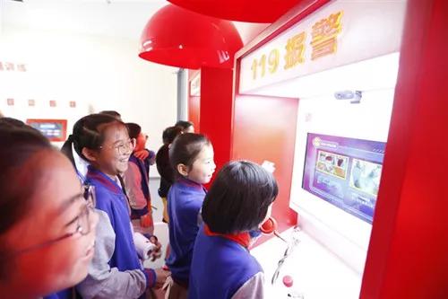 小小消防员体验感受,小小消防员的舞蹈