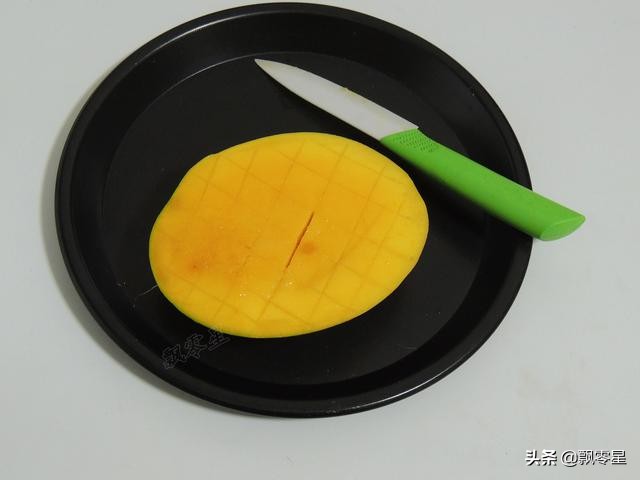 自制饮品芒果冰沙,芒果酸奶冰沙最好吃