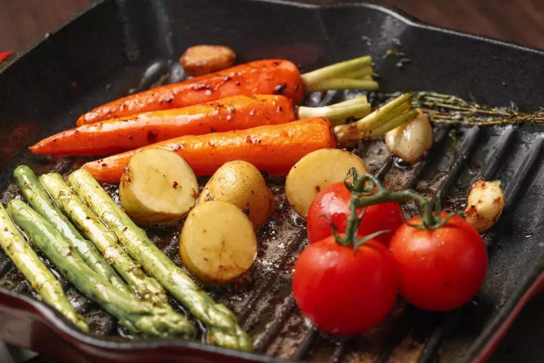 想让牛排够嫩又不太生？教你煎出7分熟完美牛排