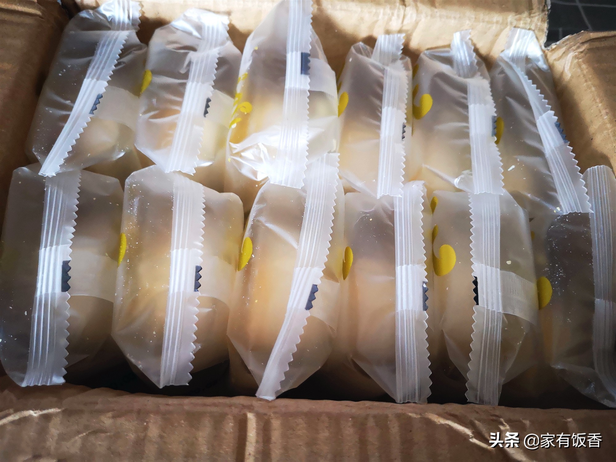 蛋黄酥9.9元6个包邮,蛋黄酥一箱9.9包邮