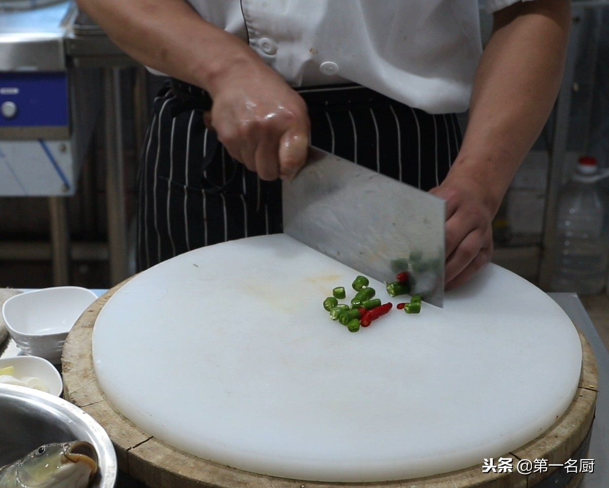煎鲤鱼不粘锅不破皮的正确做法,煎焖鲤鱼的做法视频