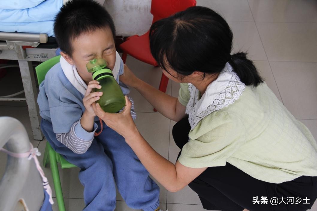 孕妇无知导致29周早产,女子怀孕27周早产