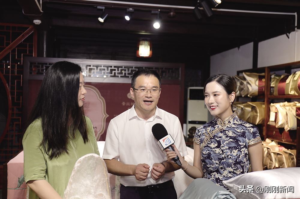 超燃的1.5小时，带货24.8万元！顾全化身“网红主播”撬动震泽夜经济