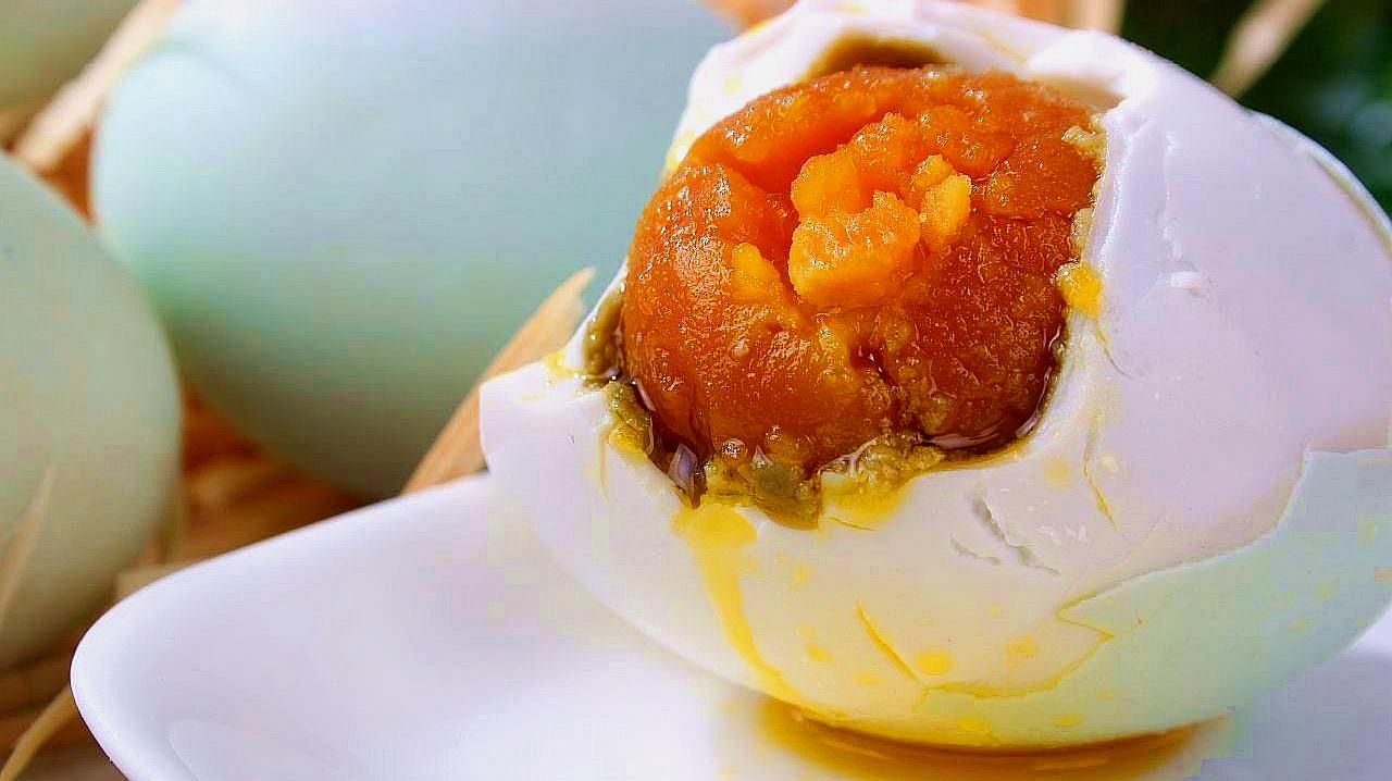端午咸鸭蛋礼盒的正确做法,咸鸭蛋清的最佳吃法
