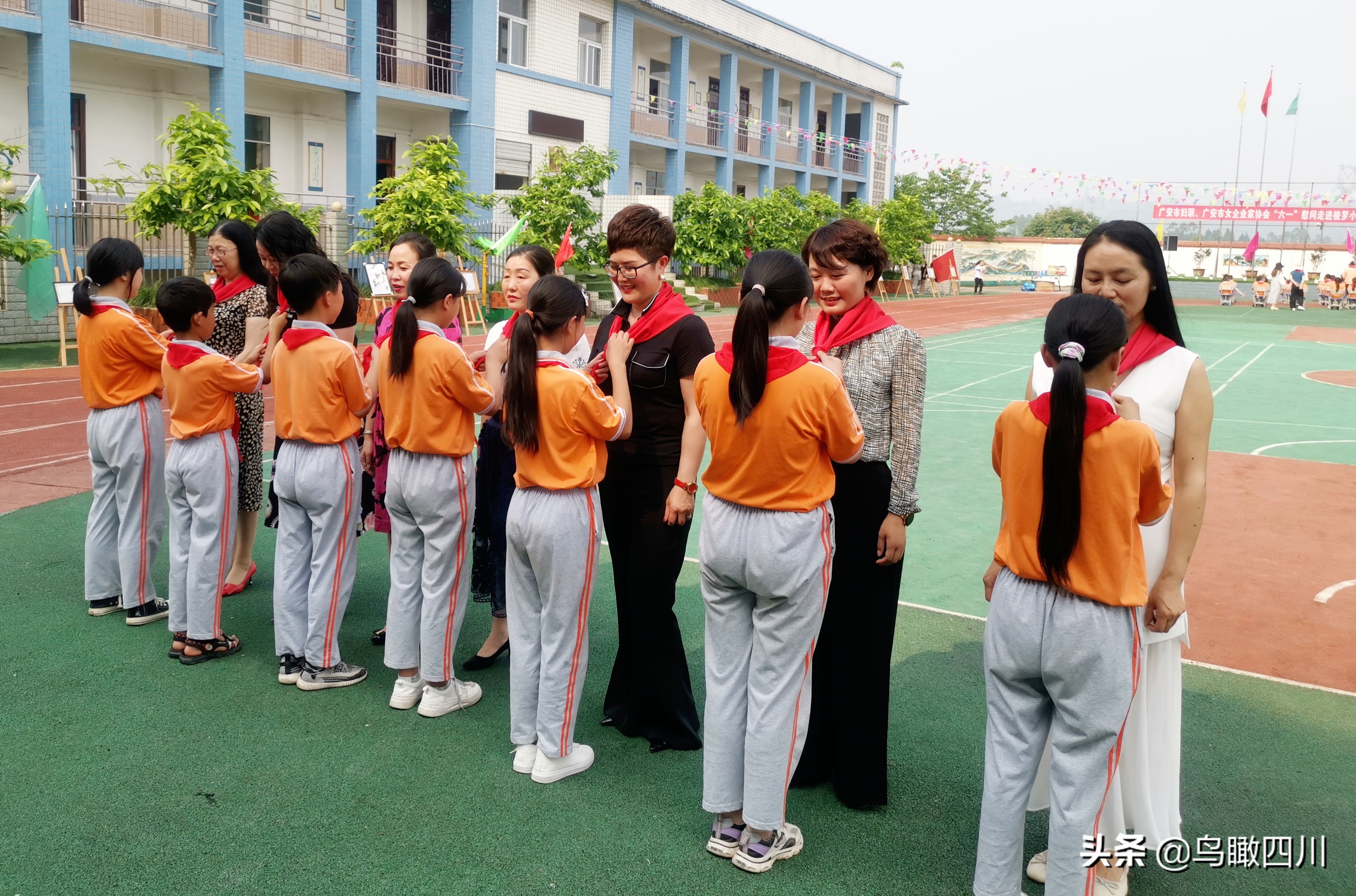 区妇联携手女企业家,广安市前锋区代市镇梭罗小学校