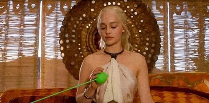 科幻片是这样拍摄的？龙妈没有龙宝宝，复联全是绿幕？