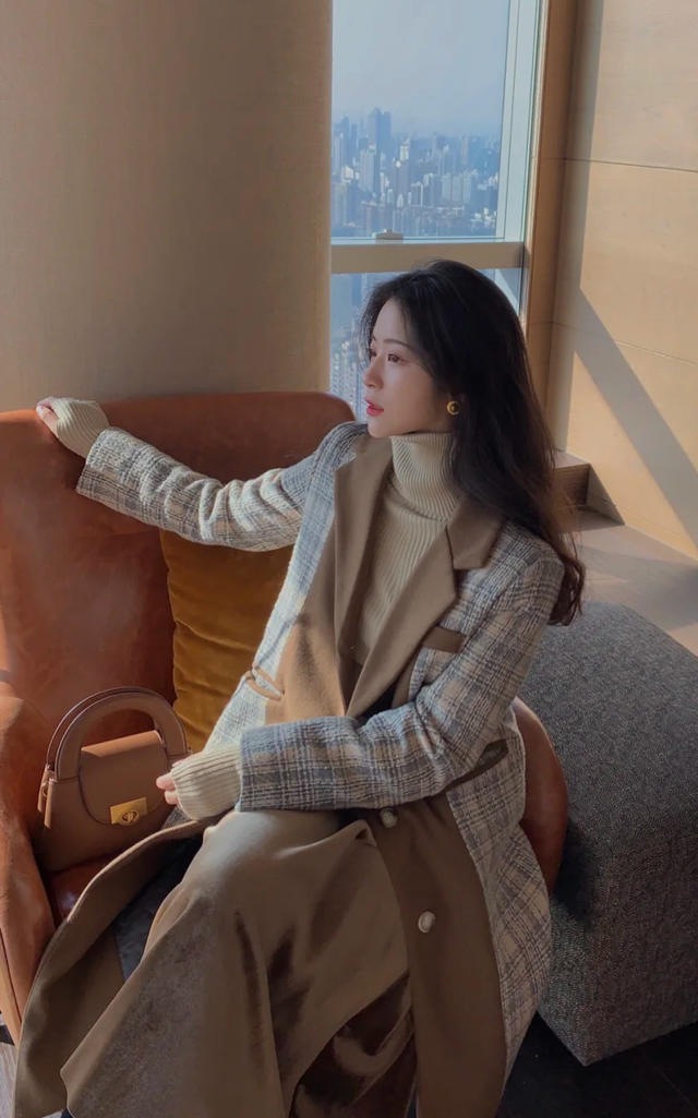 搭配大衣的修身显瘦长裙,黑色呢大衣长裙显瘦穿搭