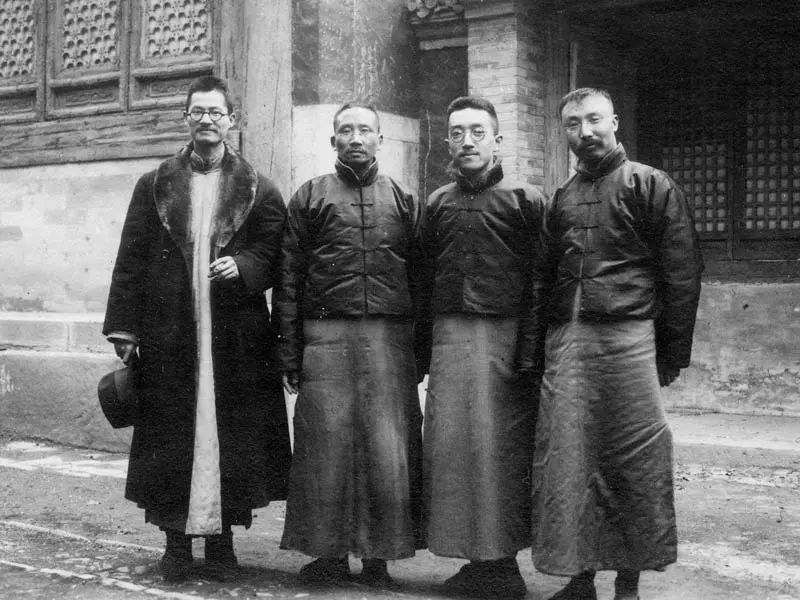 抛弃功名，推行“教育救国”，毛*东泽**誉其“学界泰斗，人世楷模”