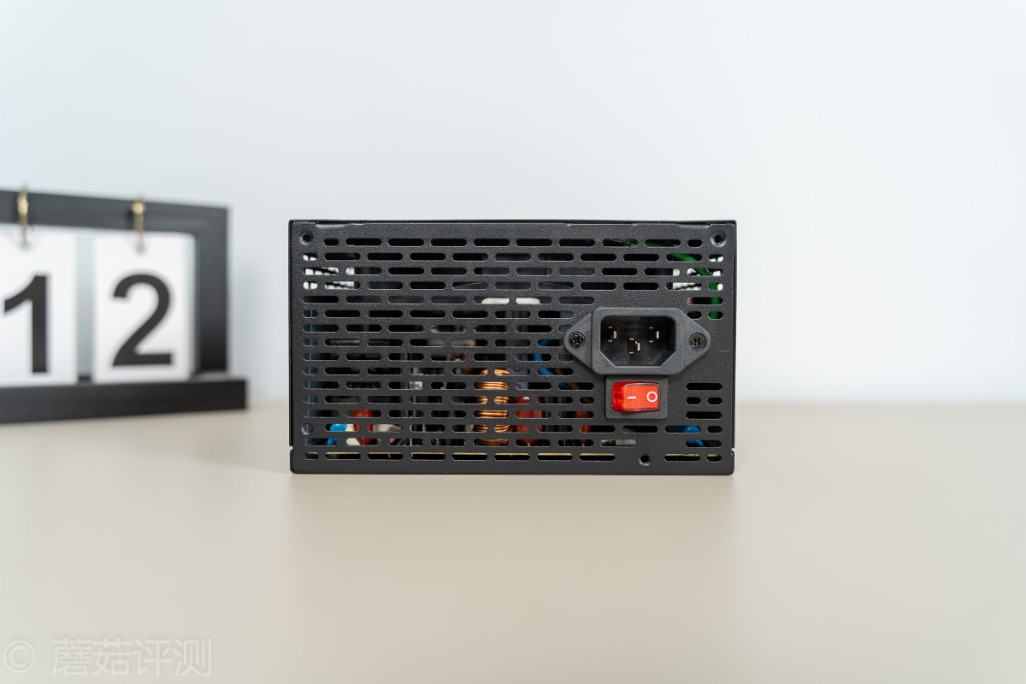 输出稳定，安静高效、Tt（Thermaltake）GT650W金牌全模组电源