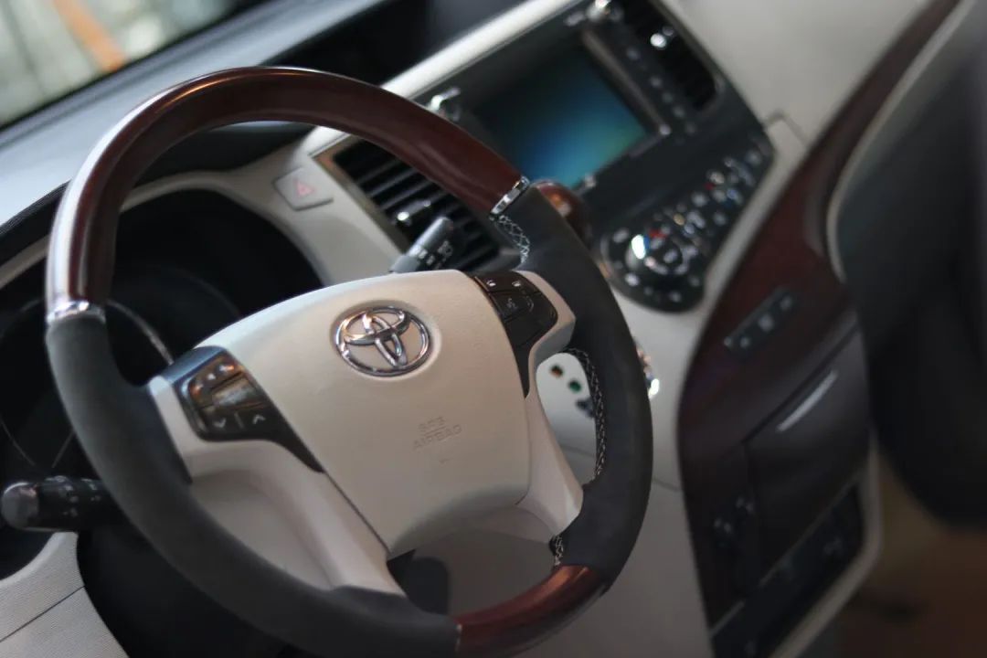 老塞纳翻新修复,二手塞纳全车翻新整备