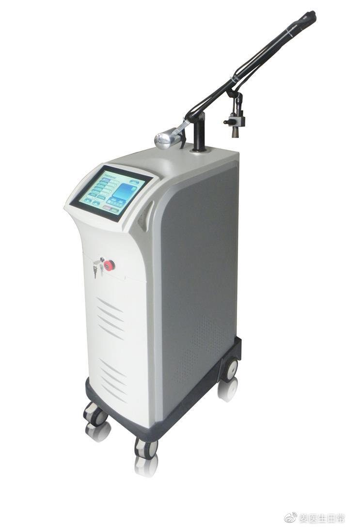 剖腹产疤痕什么时候开始涂祛疤膏,剖腹产五个月疤痕有一条硬硬的线