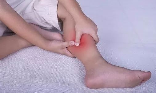 下肢静脉曲张血栓性静脉炎的症状,静脉曲张怎么会引起血栓性静脉炎