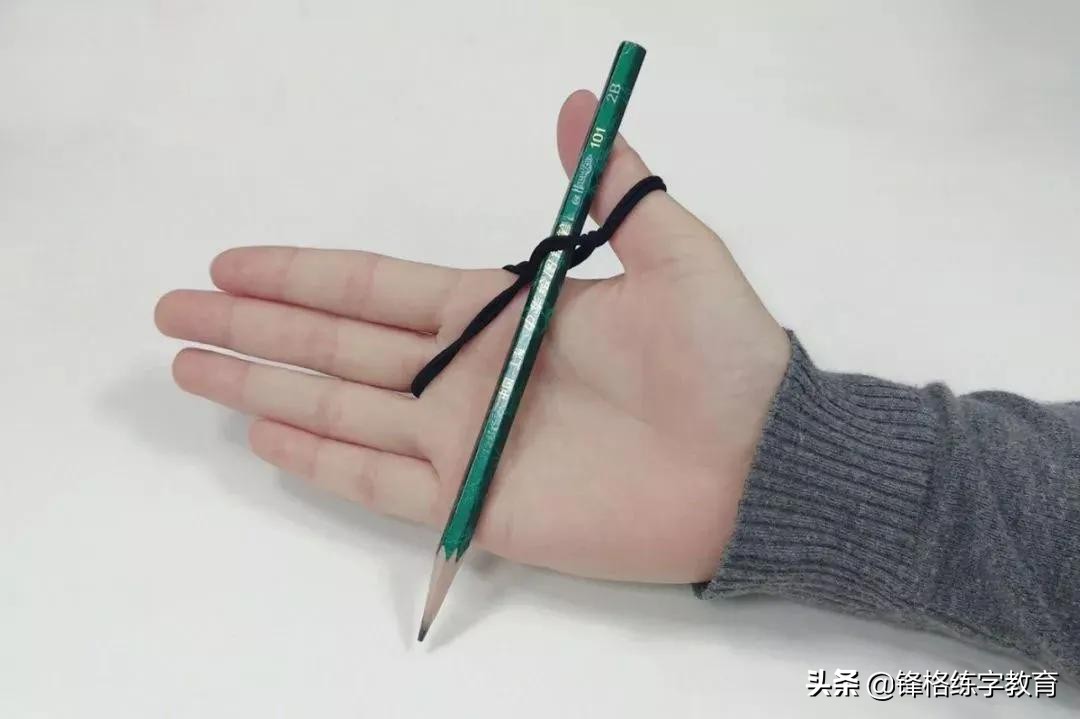 如何快速纠正孩子的握笔姿势,怎样才能给孩子纠正握笔姿势