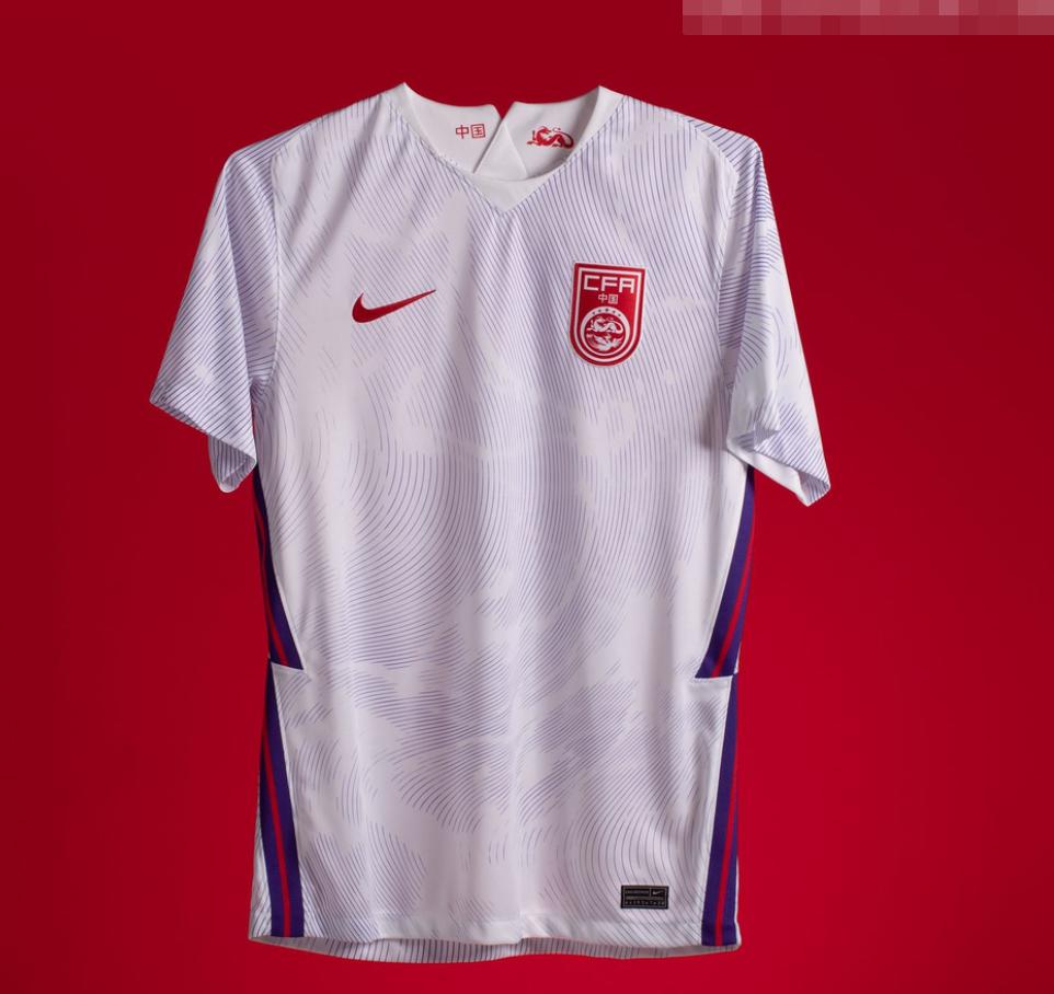 国足居然在美国卖球衣 球迷：“640块？卖40就考虑一下！”