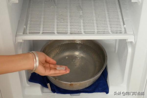 冰箱结冰太厚怎么处理不伤冰箱,冰箱结冰厚只需一招