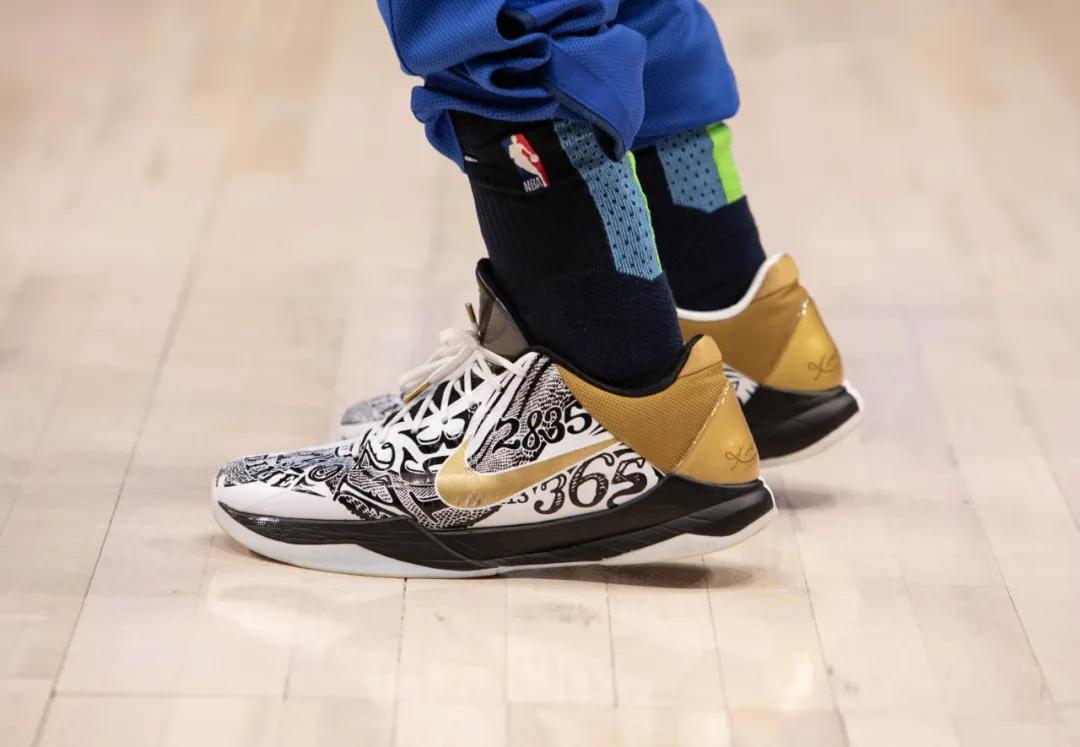 NBA球员上脚:独行侠球员的球鞋,波尔津斯基和小哈达威很帅!