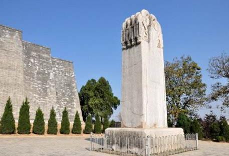 对于历史上唯一的女皇武则天，毛*东泽**是怎么评价的呢？