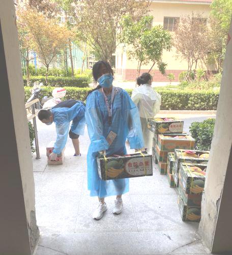 向抗疫一线人员致敬感人视频,向坚守在抗疫一线的物业人致敬