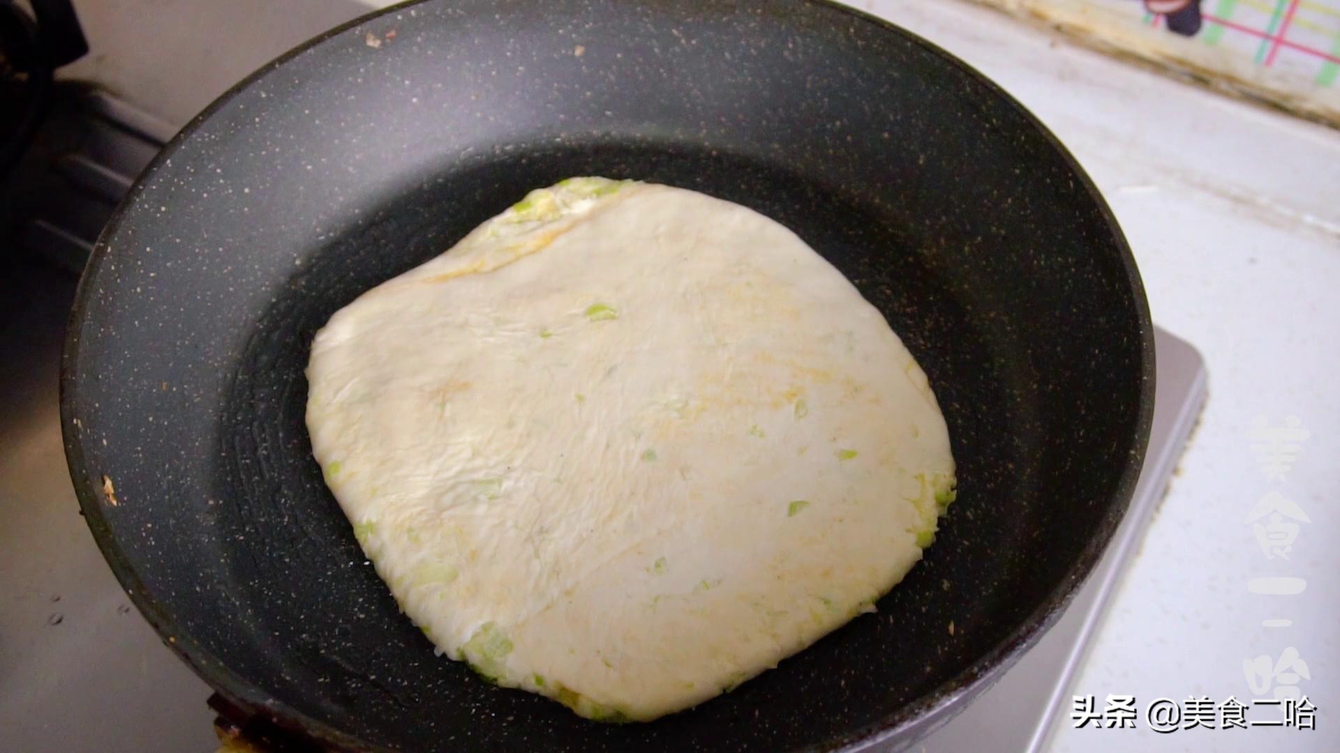 千层葱花饼怎么做酥脆松软有层次,千层葱花饼怎么做可以放冰箱保存