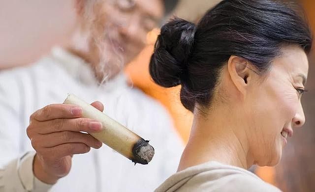 艾灸只灸一侧还是对称灸,艾灸一定需要推拿经络吗