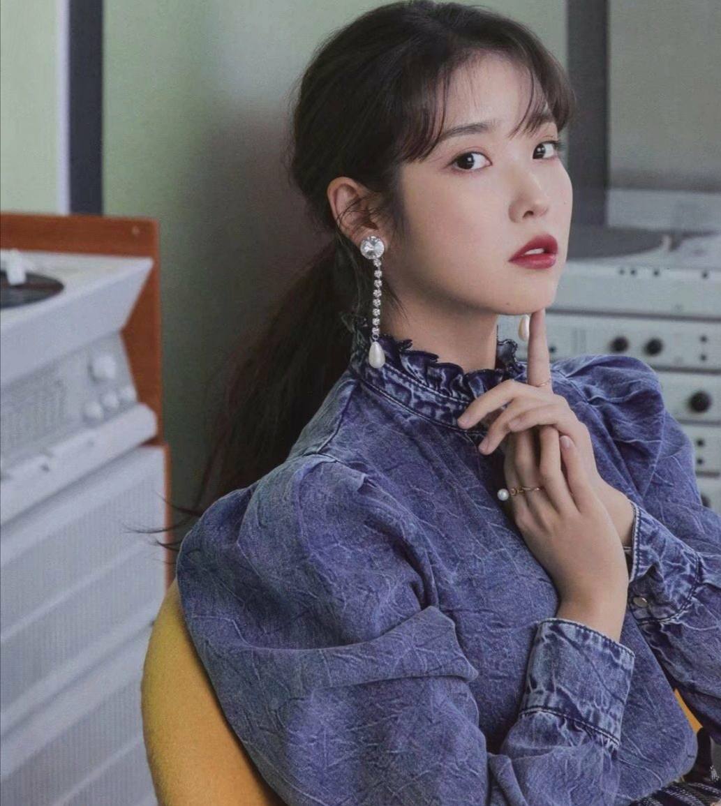 iu代言新百伦图片,新百伦iu代言人