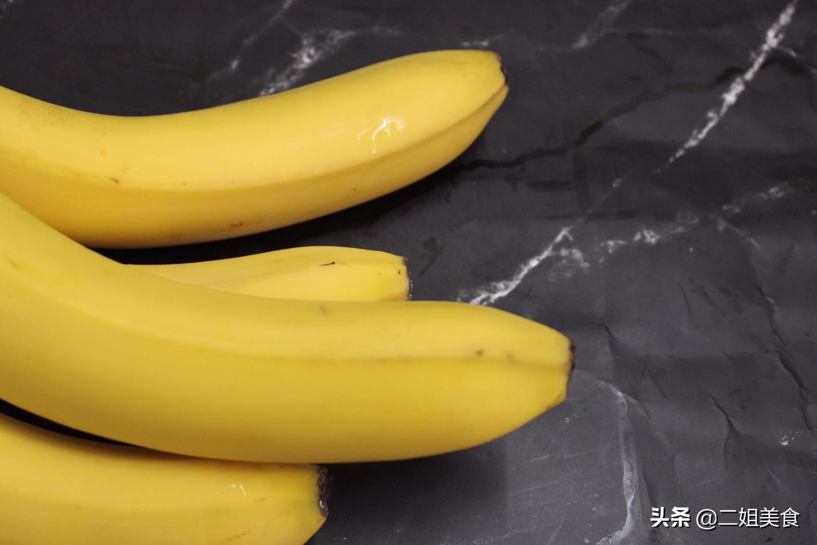香蕉不发黑小妙招,挑选香蕉的正确方法