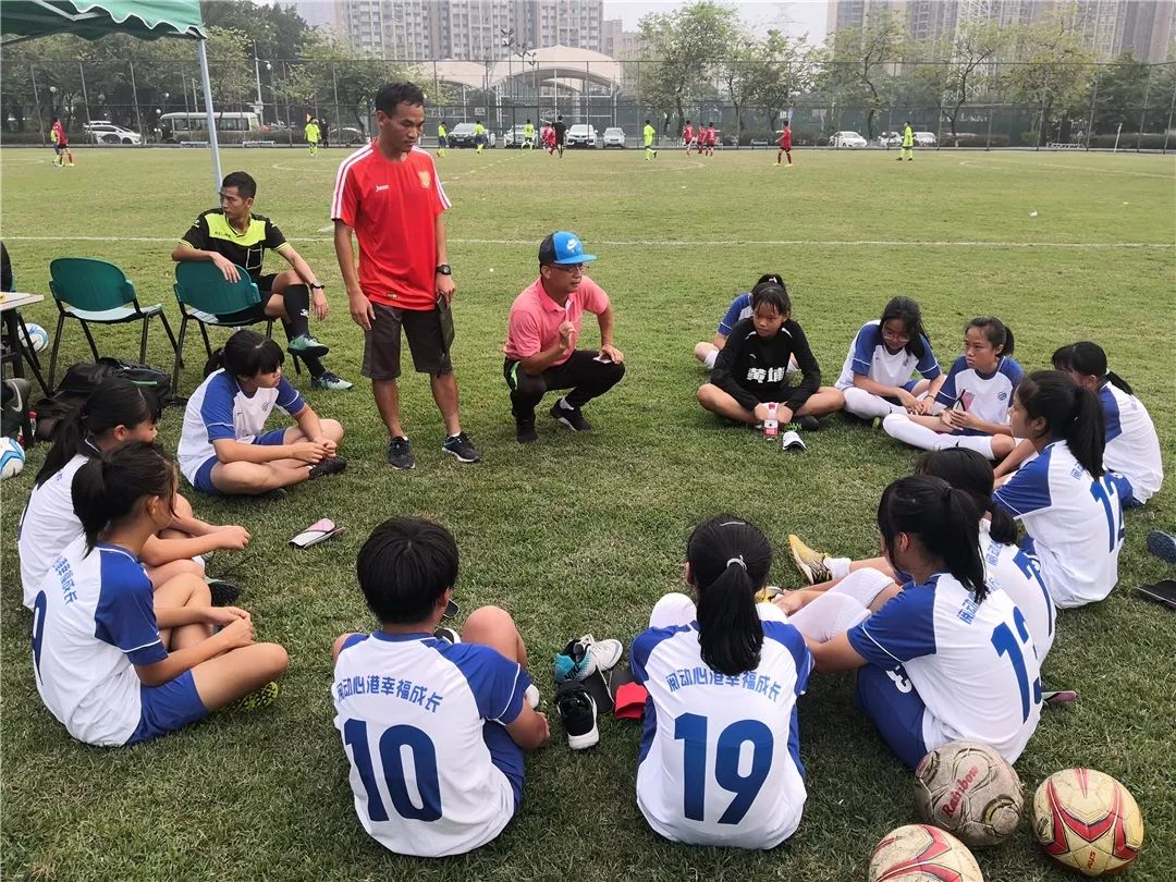 腾飞广州黄埔,热烈祝贺我校获足球特色学校