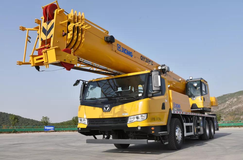 25吨吊车和40吨吊车操作一样吗,25吨吊车和35吨吊车参数差不多