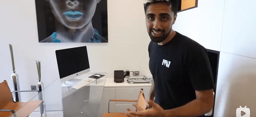 迪拜男子奋斗十年买下劳斯莱斯,迪拜小伙卖掉劳斯莱斯买法拉利