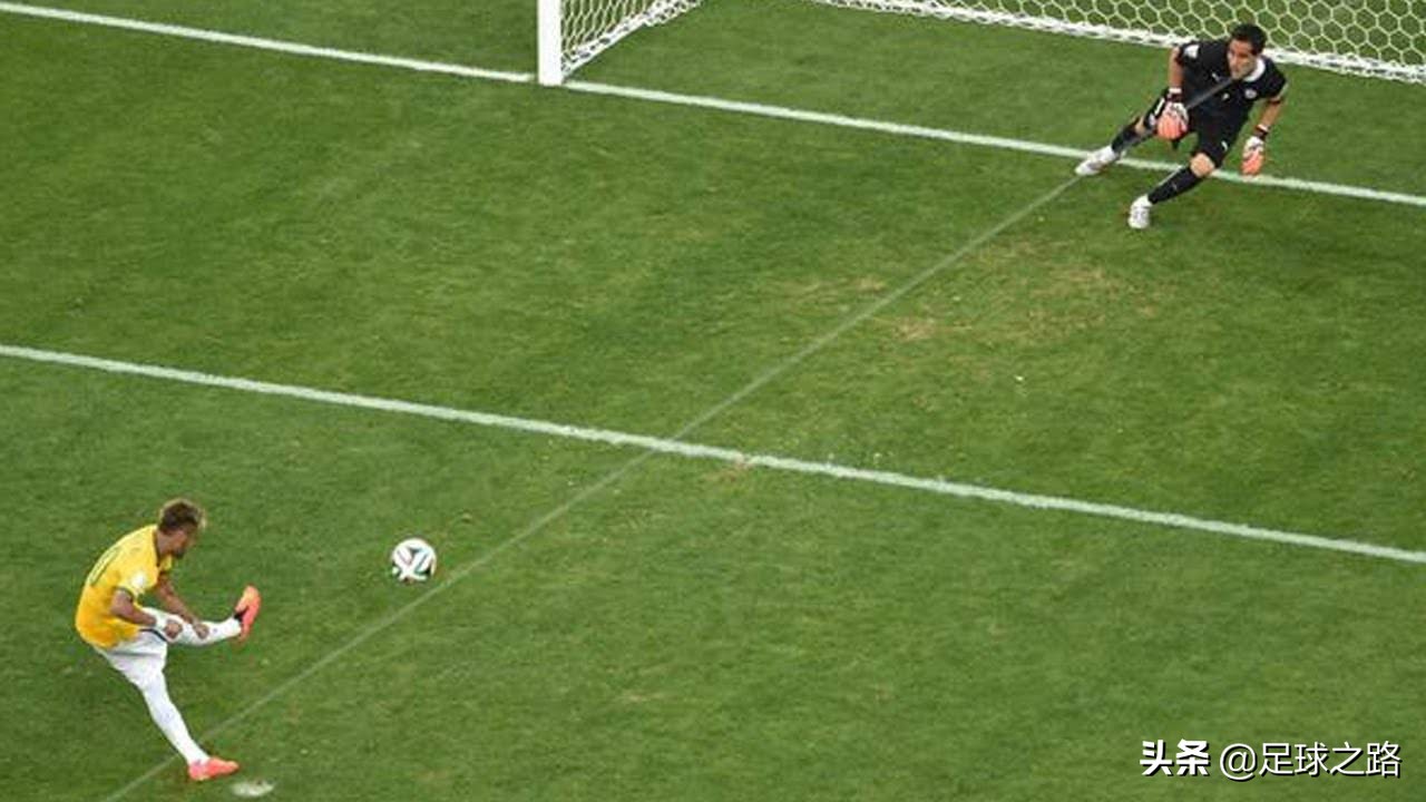 守门员怎么扑救点球,守门员怎么扑救不痛