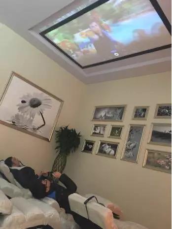 如何选择护眼投影仪,100寸电视和投影仪哪个好更护眼